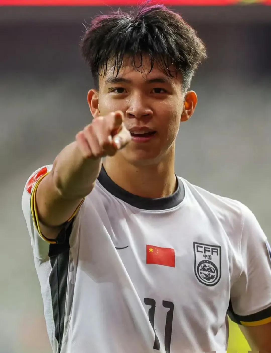 关于亚足联票选世预赛未来之星11人候选：王钰栋入选！胡桑的信息
