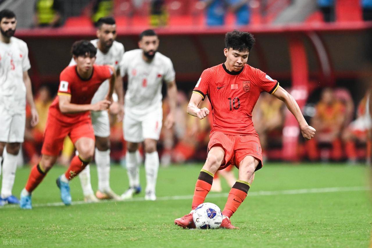 国足东亚杯1胜2负！宋凯或推3大选帅变革(辞旧迎新,中国男足的新篇章又从东亚杯开始)