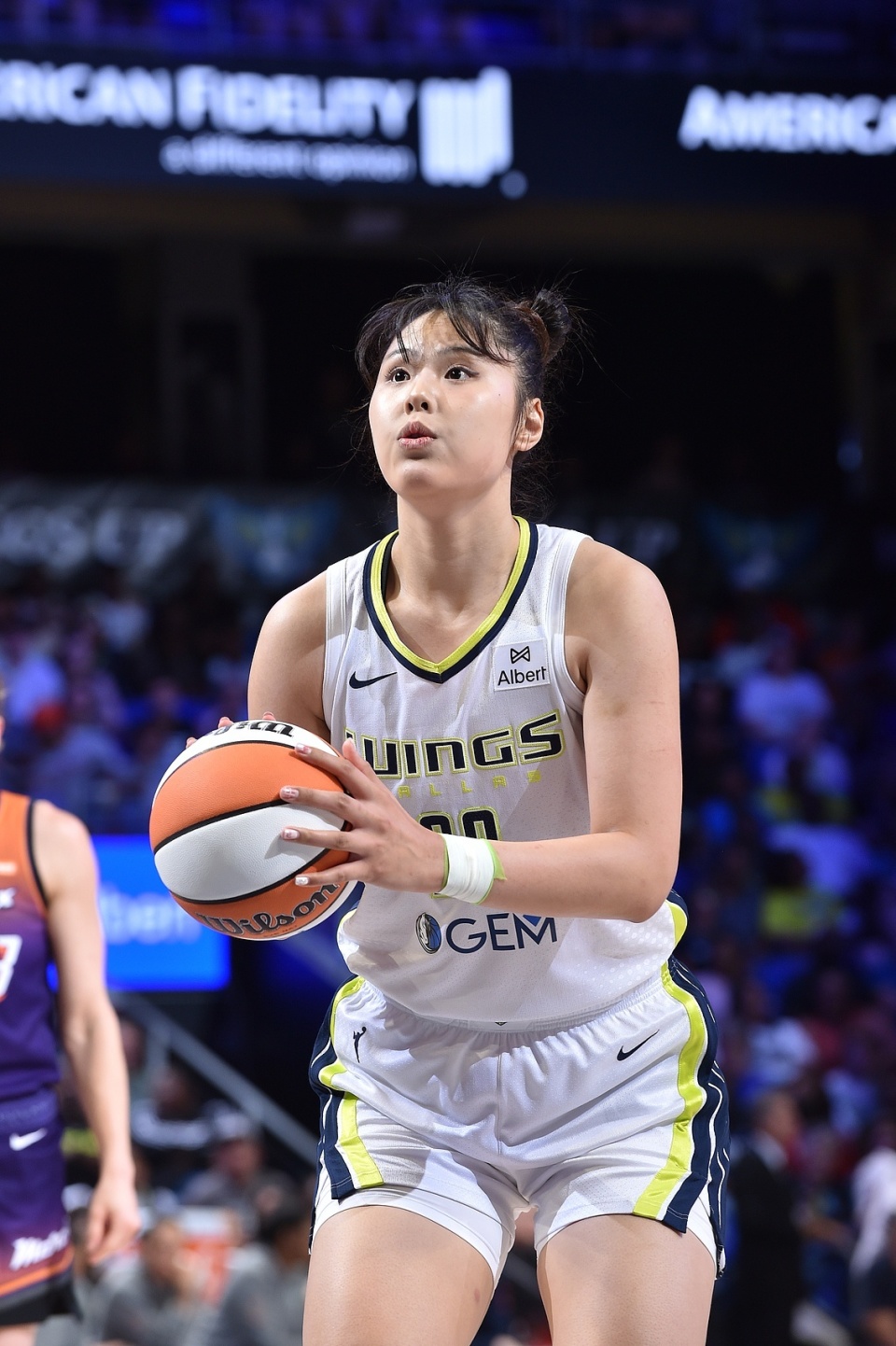 19分12篮板！李月汝取得WNBA生涯首次两双(篮球运动员李月汝简历)