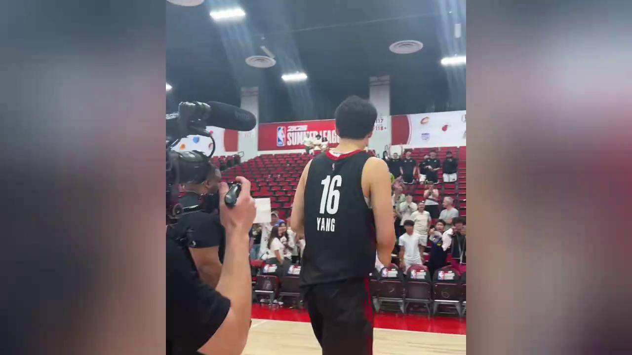 主动揽责！杨瀚森赛后反思输球：第一次背靠背腿不听使唤了(杨瀚西简介)