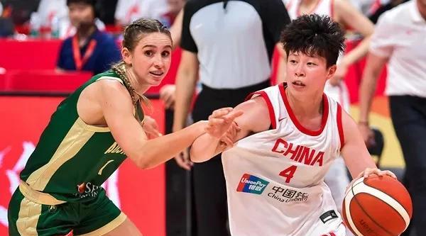 李缘出战17分钟，投篮6中2、三分3中0得到4分2篮板6助攻(李缘女篮简介)
