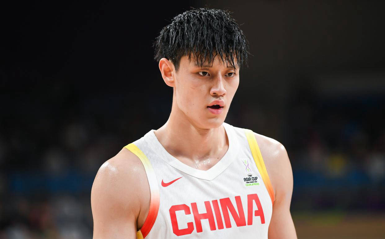 关于曾凡博因伤无缘亚洲杯，中国男篮：曾凡博返回俱乐部进行康复的信息